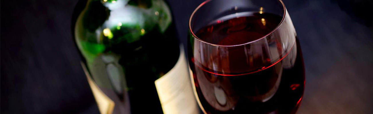 verre de vin rouge et bonne bouteille